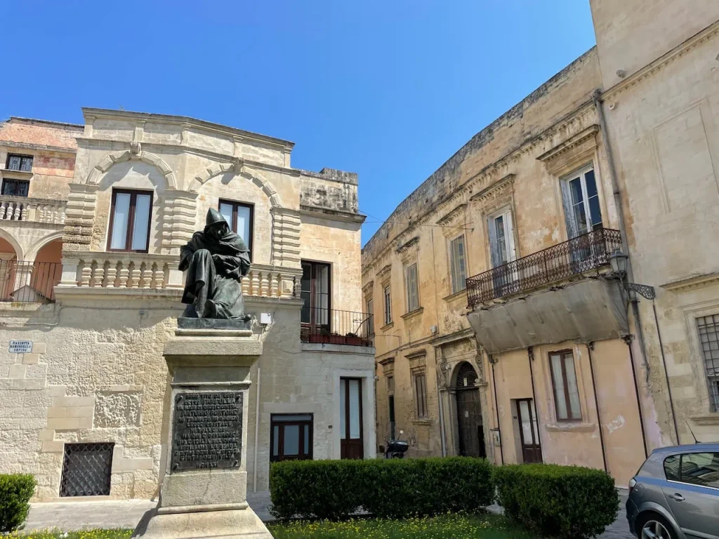 Historic Center Statua di Tito da Lodi detto Fanfulla Lecce - Italy Unseen